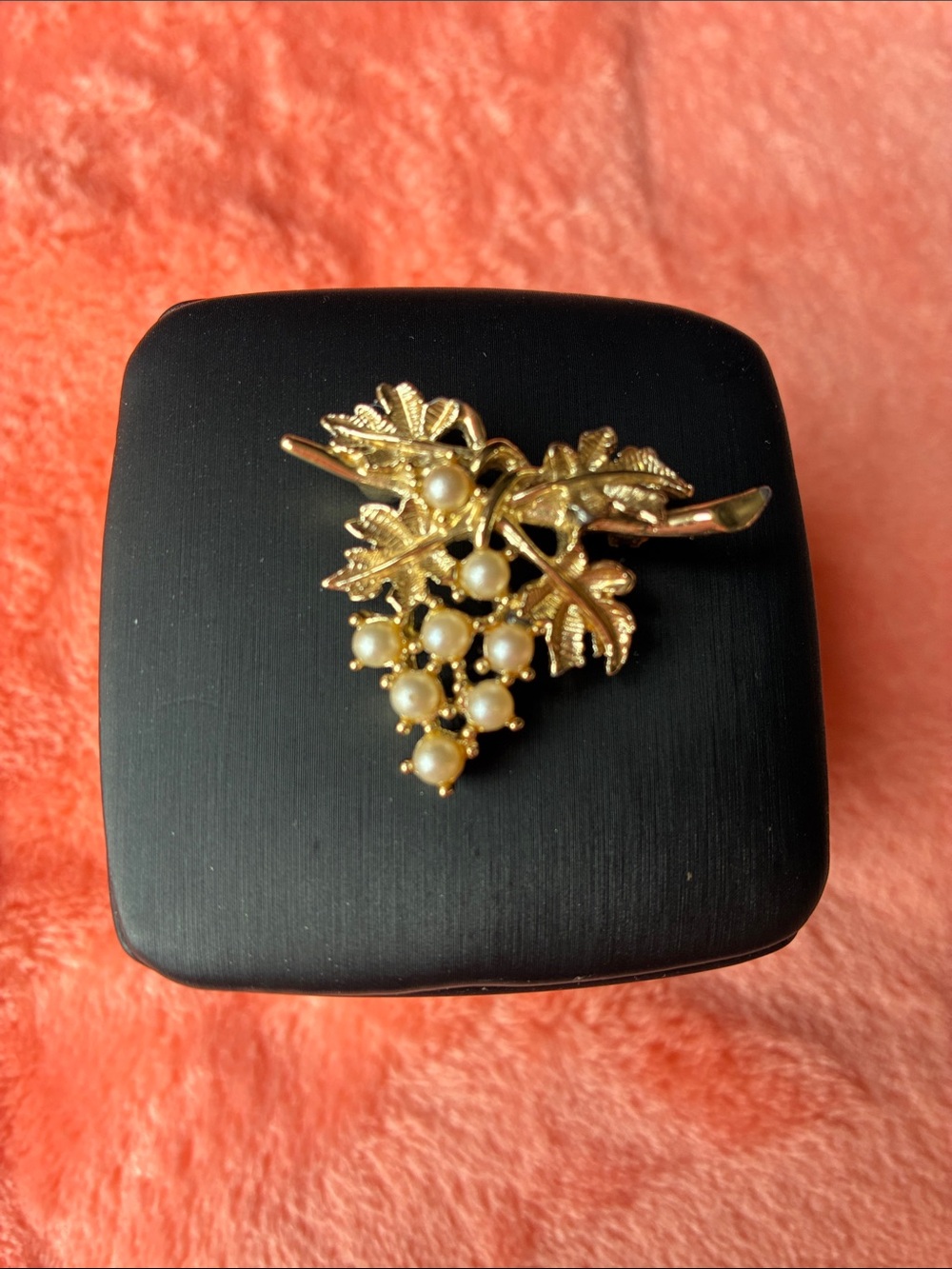 Vintage- Gold-Tone Pearl Cluster Brooch - Grape Leaf Pin